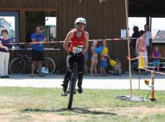 Leonie im Ziel des Crosscountry